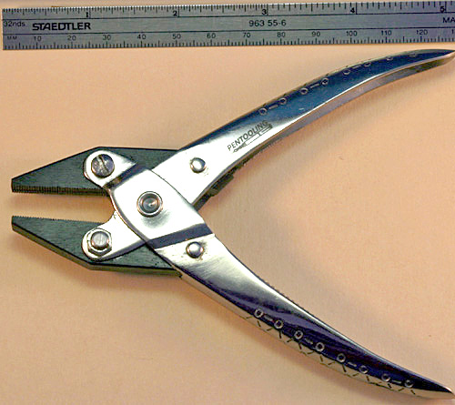 PARALLEL JAW PLIERS WITH SERRATED JAWS